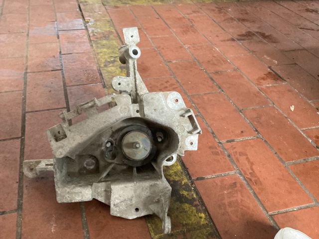 bontott RENAULT THALIA Motor Tartó Bak (Fém)