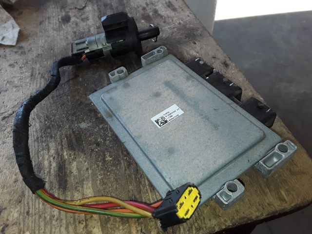 bontott RENAULT THALIA Motorvezérlő