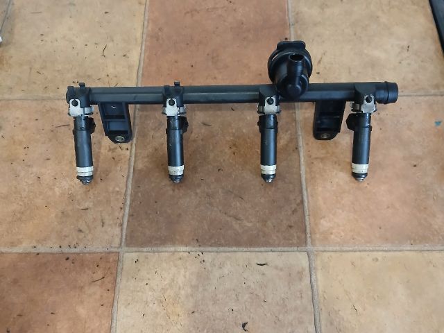 bontott RENAULT THALIA Porlasztó Sor / Híd