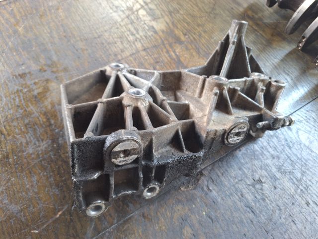 bontott RENAULT THALIA Generátor Tartó Bak