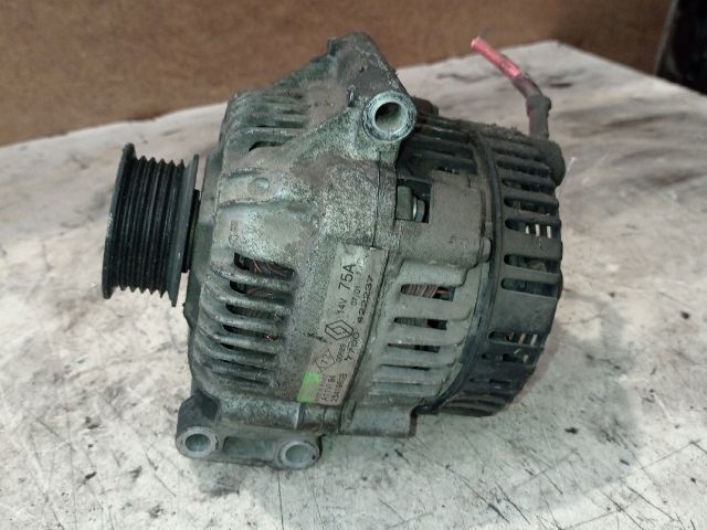 bontott RENAULT THALIA Generátor