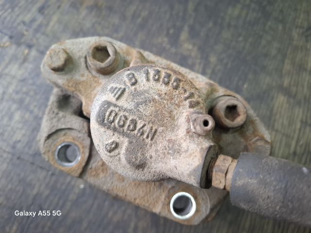 bontott RENAULT THALIA Jobb első Féknyereg Munkahengerrel