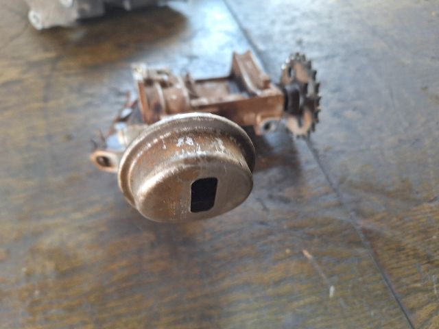 bontott RENAULT THALIA Olajszivattyú