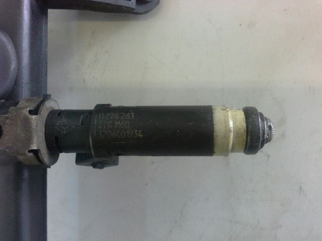 bontott RENAULT THALIA Porlasztó Sor / Híd