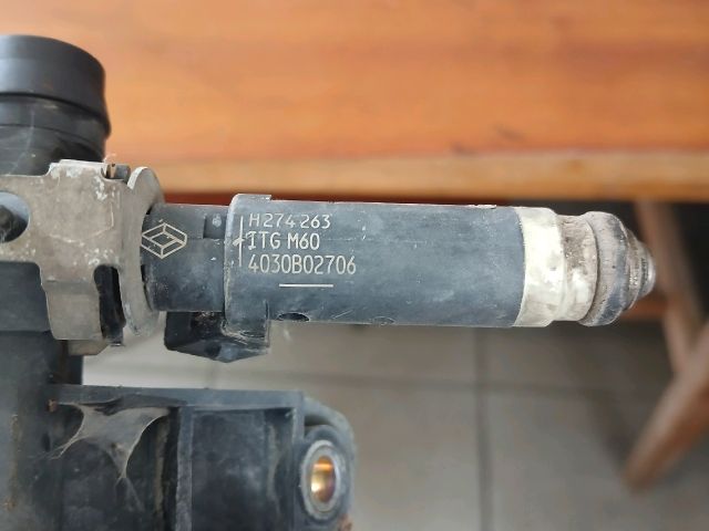 bontott RENAULT THALIA Porlasztó Sor / Híd