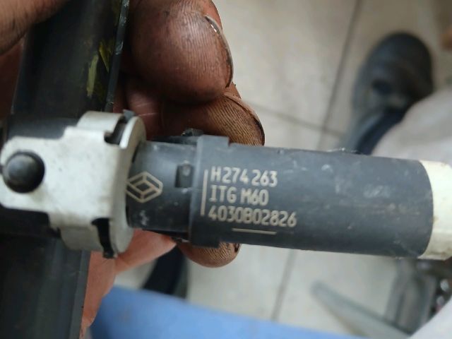 bontott RENAULT THALIA Porlasztó Sor / Híd