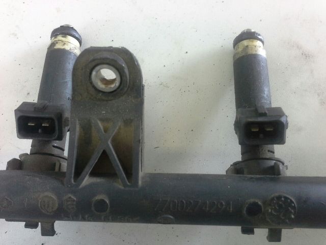 bontott RENAULT THALIA Porlasztó Sor / Híd