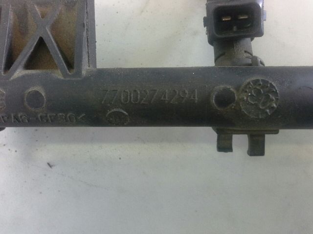 bontott RENAULT THALIA Porlasztó Sor / Híd