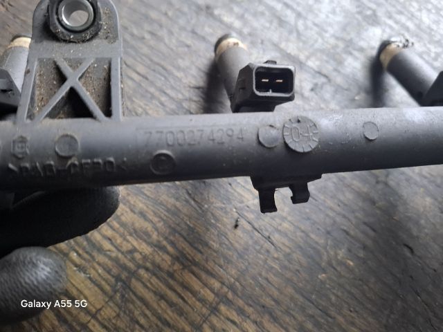 bontott RENAULT THALIA Porlasztó Sor / Híd