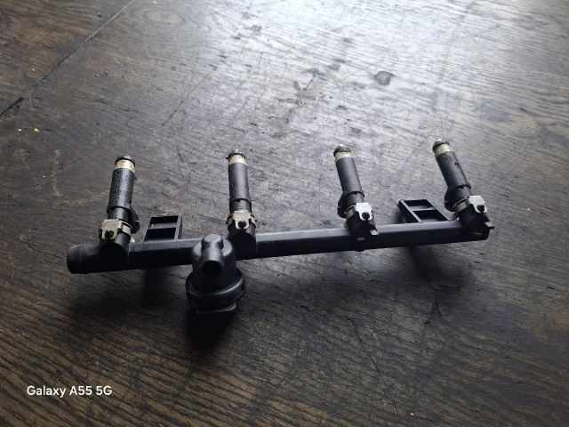 bontott RENAULT THALIA Porlasztó Sor / Híd