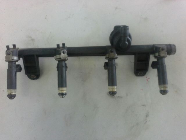 bontott RENAULT THALIA Porlasztó Sor / Híd