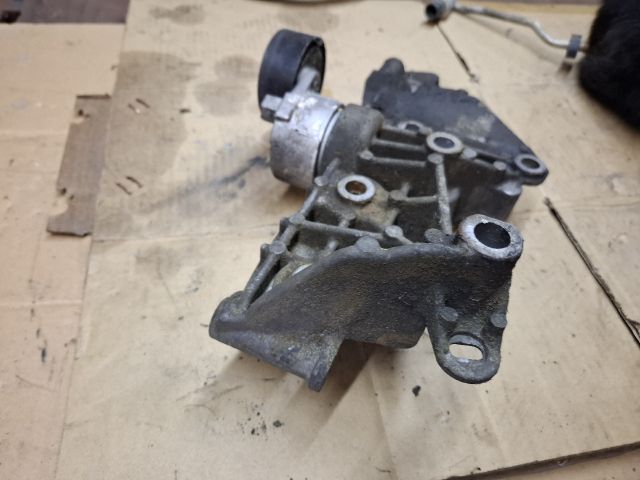 bontott RENAULT THALIA Generátor Tartó Bak