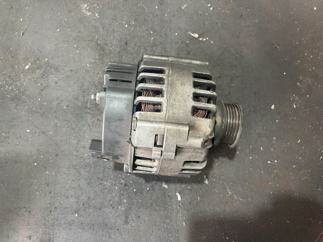 bontott RENAULT THALIA Generátor