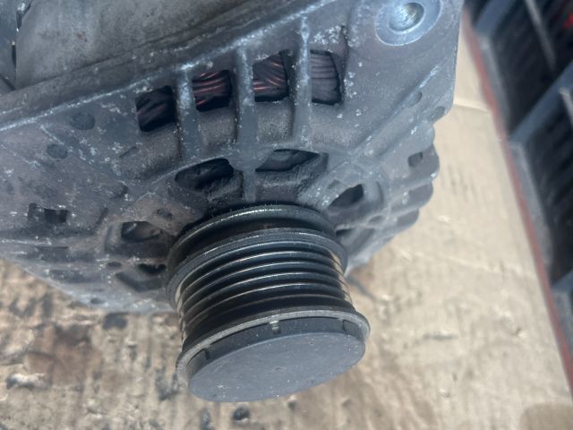 bontott RENAULT THALIA Generátor