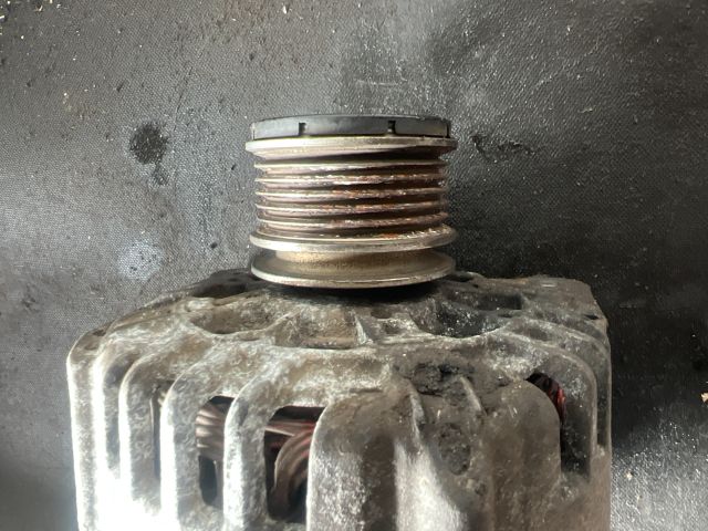 bontott RENAULT THALIA Generátor