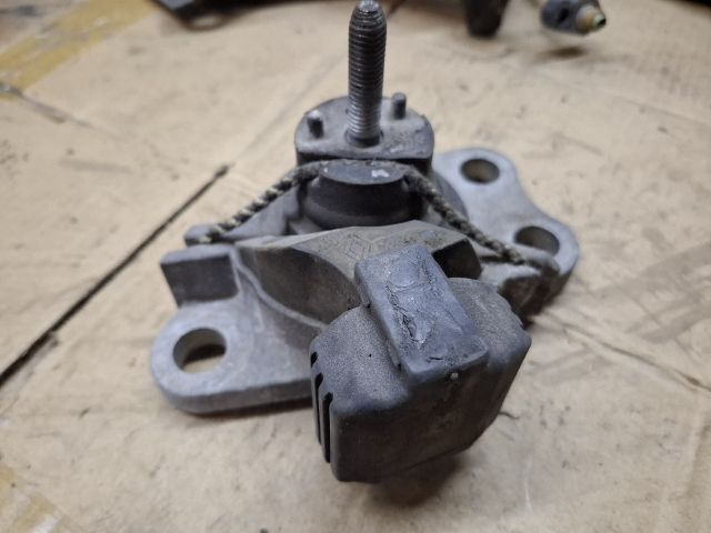 bontott RENAULT THALIA Motor Tartó Bak (Fém)