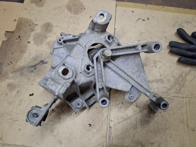 bontott RENAULT THALIA Váltó Tartó Bak (Pozíciófüggetlen)