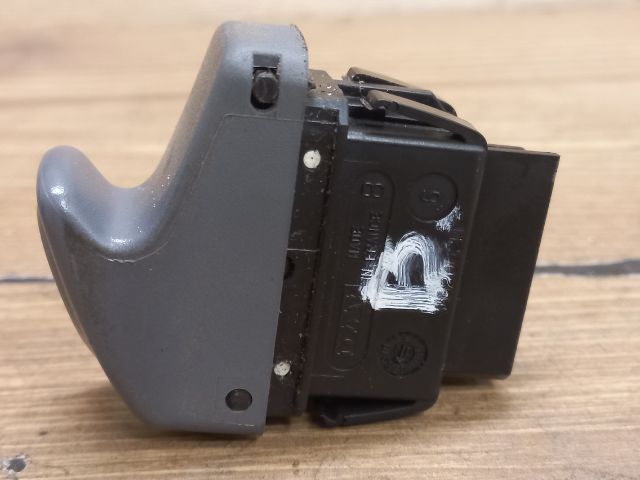 bontott RENAULT THALIA Bal első Ablakemelő Kapcsoló