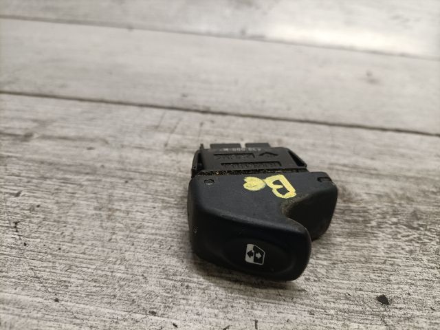 bontott RENAULT THALIA Bal első Ablakemelő Kapcsoló