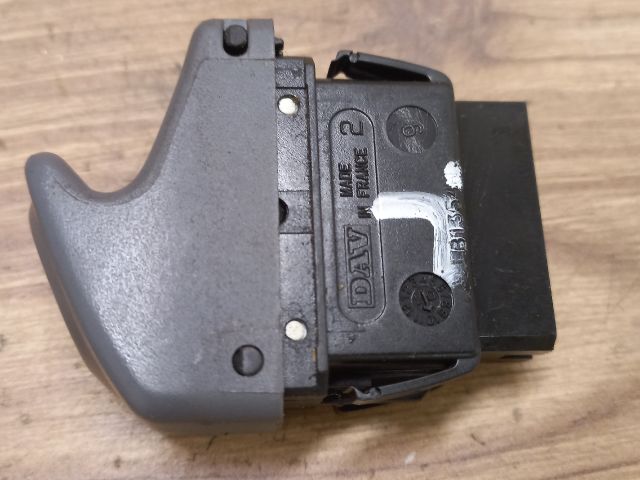 bontott RENAULT THALIA Bal első Ablakemelő Kapcsoló