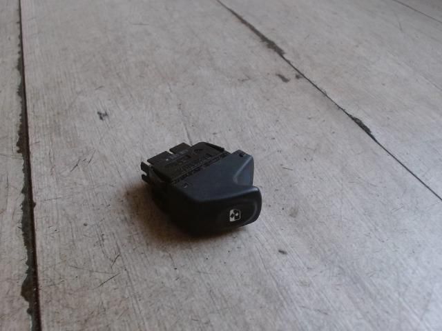 bontott RENAULT THALIA Bal első Ablakemelő Kapcsoló