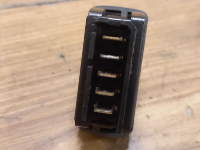 bontott RENAULT THALIA Bal első Ablakemelő Kapcsoló