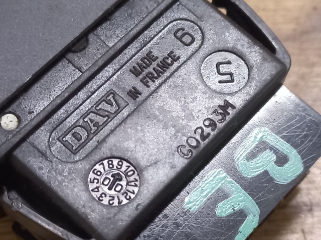 bontott RENAULT THALIA Bal első Ablakemelő Kapcsoló