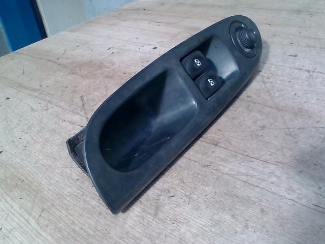 bontott RENAULT THALIA Bal első Ablakemelő Kapcsoló