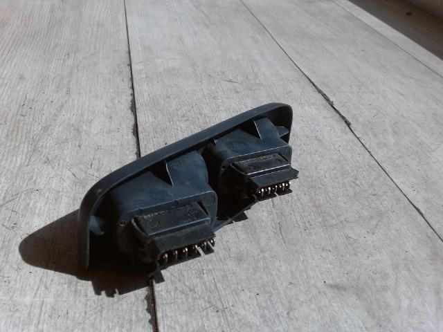 bontott RENAULT THALIA Bal első Ablakemelő Kapcsoló