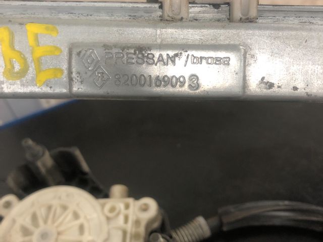 bontott RENAULT THALIA Bal első Ablakemelő Szerkezet (Elektromos)