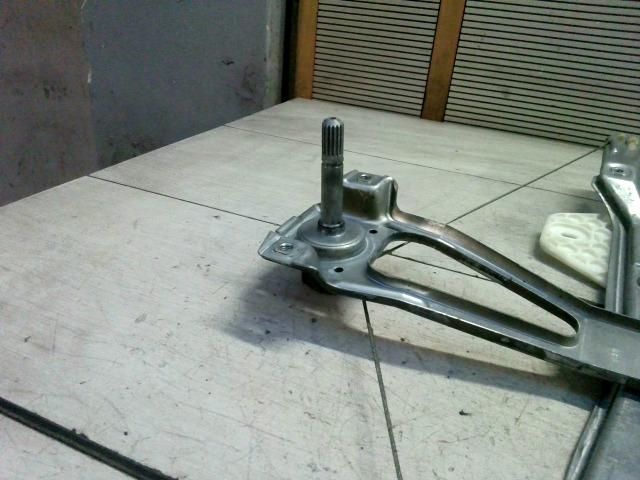 bontott RENAULT THALIA Bal hátsó Ablakemelő Szerkezet (Mechanikus)