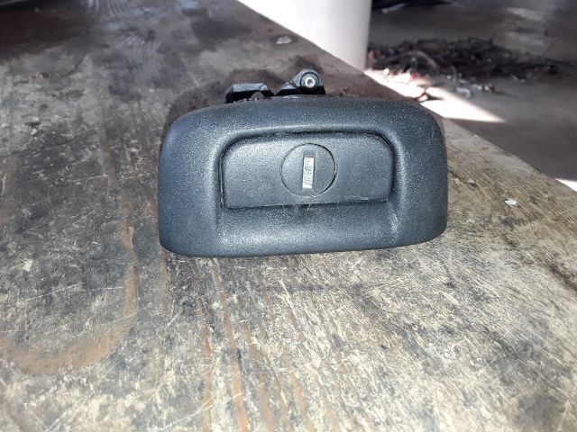 bontott RENAULT THALIA Csomagtér Nyitó Kar / Gomb