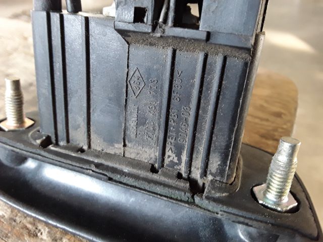 bontott RENAULT THALIA Csomagtér Nyitó Kar / Gomb