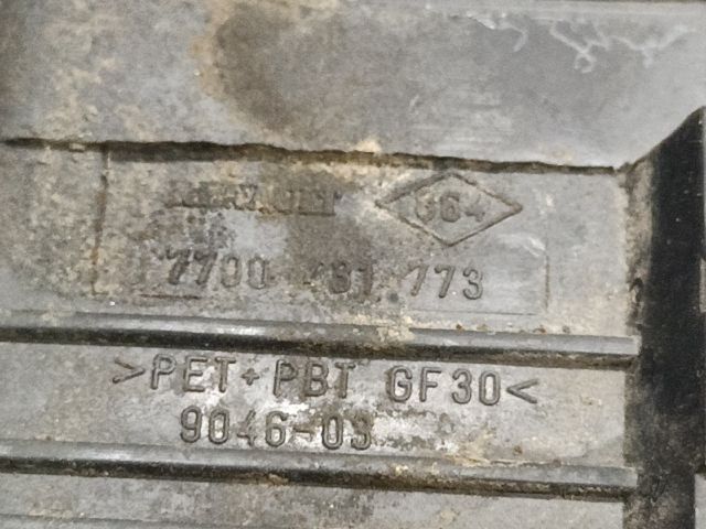 bontott RENAULT THALIA Csomagtér Nyitó Kar / Gomb