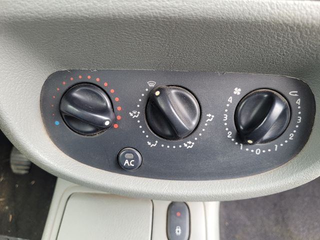 bontott RENAULT THALIA Csomagtér Szellőző Jobb