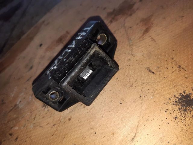 bontott RENAULT THALIA Csomagtérajtó Ütköző