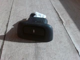 bontott RENAULT THALIA Csomagtérajtó Zárbetét