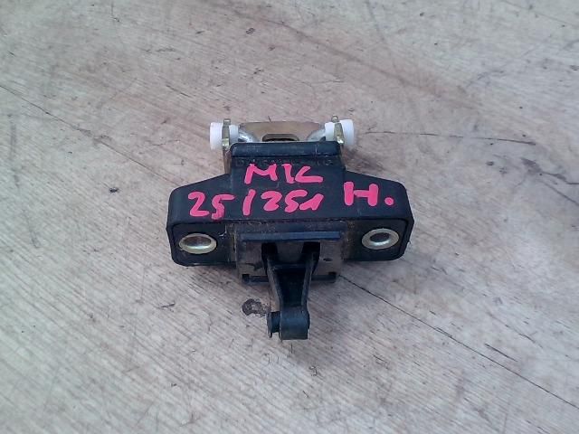 bontott RENAULT THALIA Csomagtérajtó Zárszerkezet