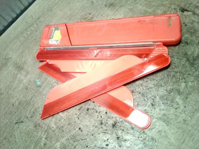 bontott RENAULT THALIA Elakadásjelző Háromszög