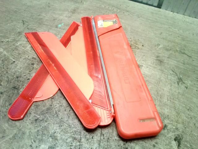 bontott RENAULT THALIA Elakadásjelző Háromszög