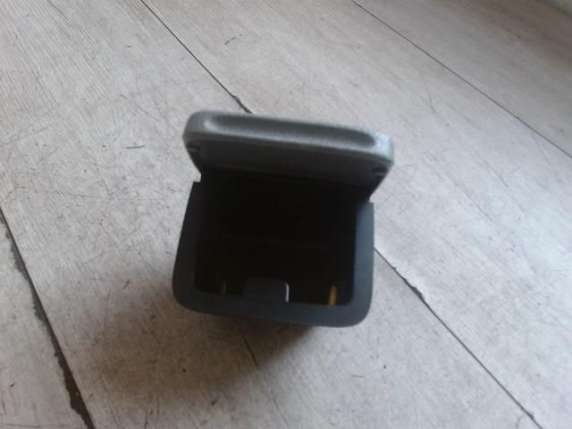 bontott RENAULT THALIA Első Hamutartó