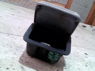 bontott RENAULT THALIA Első Hamutartó