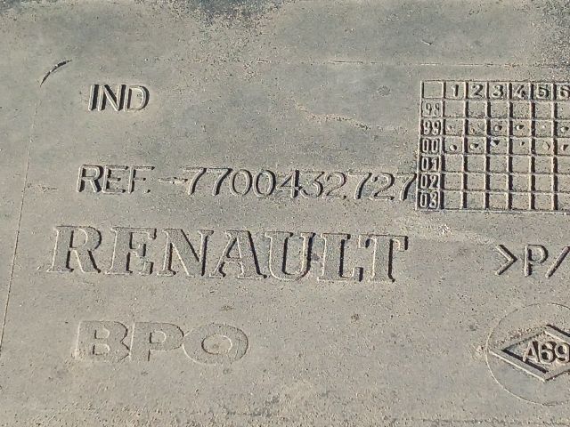 bontott RENAULT THALIA Első Lökhárító (Részeivel)