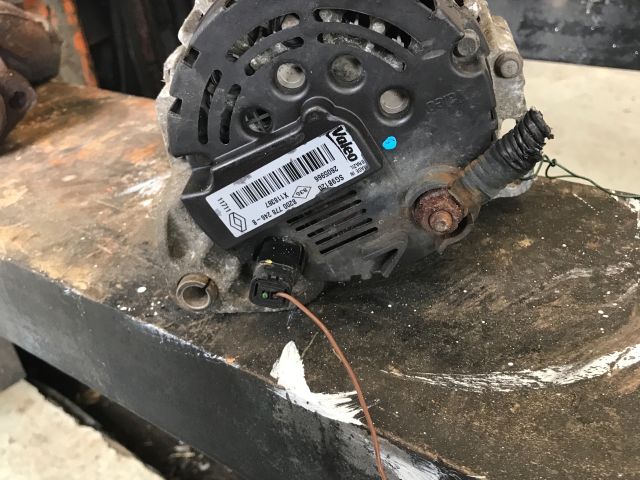 bontott RENAULT THALIA II Generátor