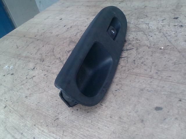 bontott RENAULT THALIA II Jobb első Ablakemelő Kapcsoló