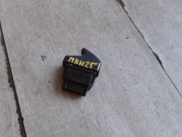 bontott RENAULT THALIA Jobb első Ablakemelő Kapcsoló