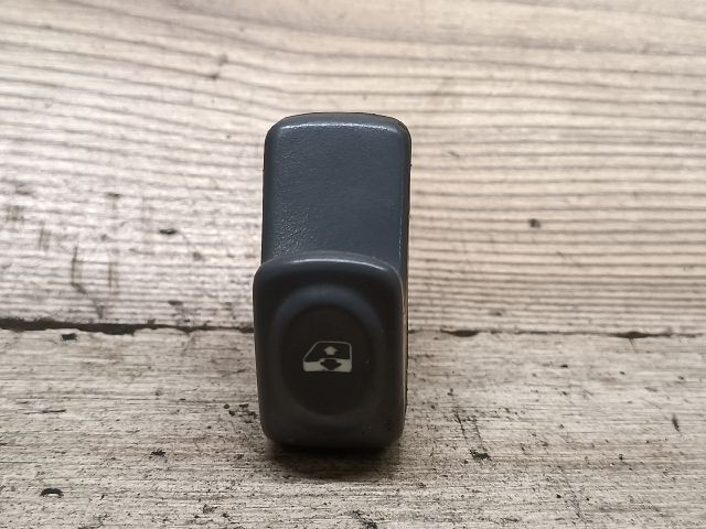 bontott RENAULT THALIA Jobb első Ablakemelő Kapcsoló