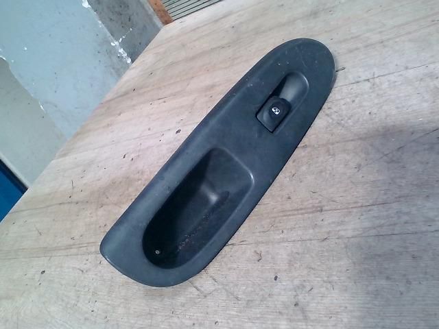 bontott RENAULT THALIA Jobb első Ablakemelő Kapcsoló