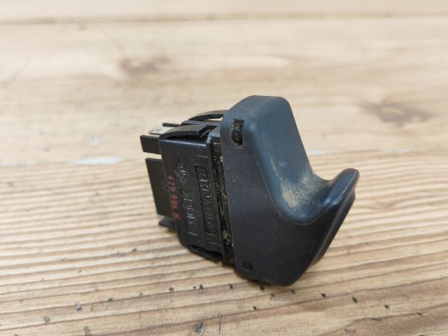 bontott RENAULT THALIA Jobb első Ablakemelő Kapcsoló