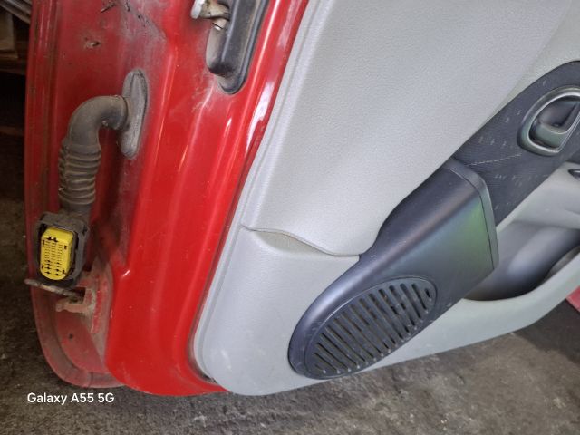 bontott RENAULT THALIA Jobb első Ajtó (Részeivel)